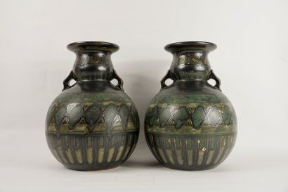 Odetta Quimper HB, Circa 1930. Paire de vases...