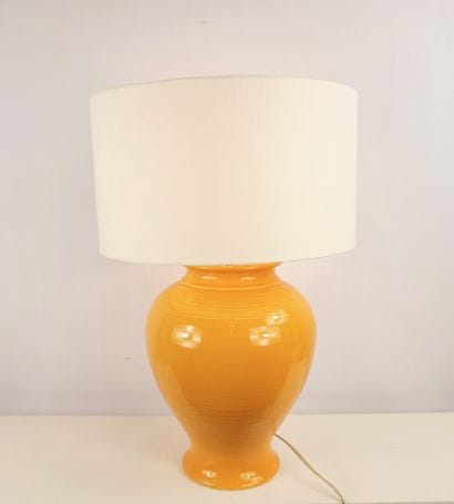 Lampe de table. Grand pied de lampe en céramique...