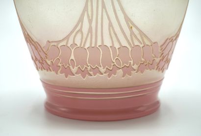 PIQUE FLEURS 115. Art Déco. Verre dégagé...