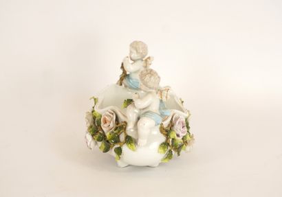Centre ou Milieu de table en porcelaine,...