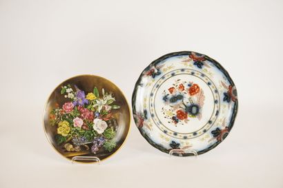 2 assiettes en faïence et porcelaine. Marquées