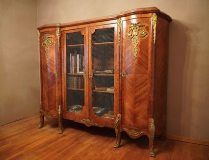 Style Louis XV. Epoque 1880-1920. Bibliothèque...