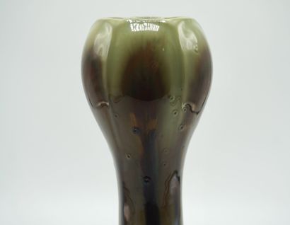 Art nouveau. vase en céramique. H 30cm
