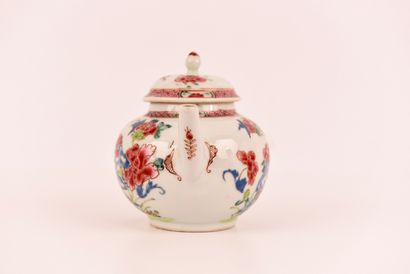Chine XVIIIe. Porcelaine. Petite théière...