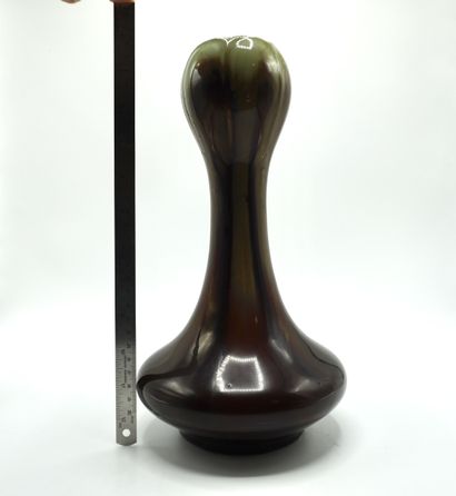 Art nouveau. vase en céramique. H 30cm