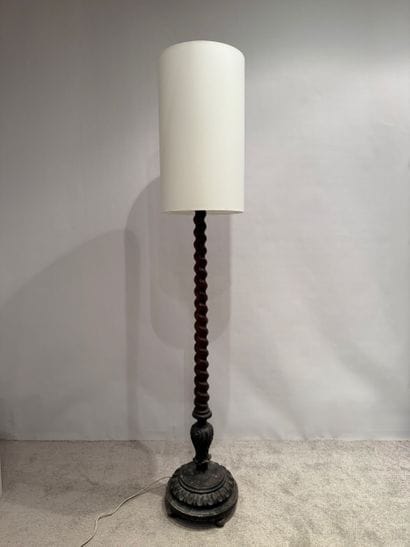Pied de lampadaire en bois années 1940-50.
En...