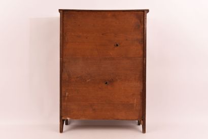 Petite armoire de poupée vitrée en acajou,...