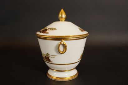 Epoque Empire. Service à café en porcelaine....