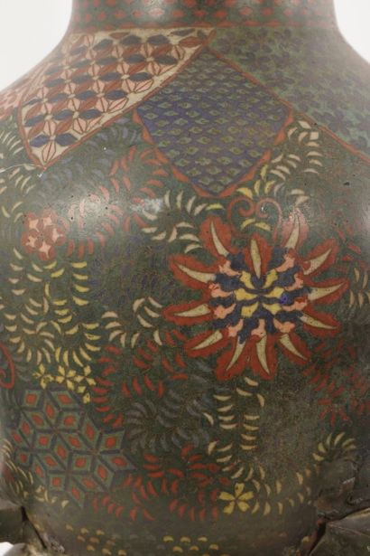 Cloisonné. Chine XVIIIe ou XVIIe. Important...