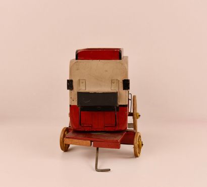 Jouet ancien. Roulotte en bois