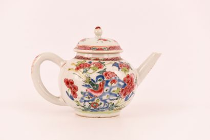 Chine XVIIIe. Porcelaine. Petite théière...