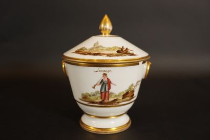 Epoque Empire. Service à café en porcelaine....