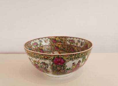 Chine fin du XIXe. Plat avec un décor de...