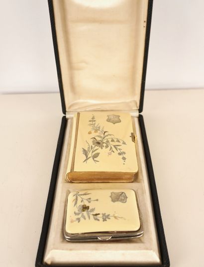 Coffret comprenant un recueil de prières...