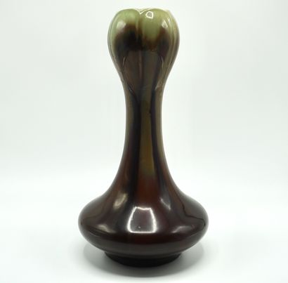 Art nouveau. vase en céramique. H 30cm