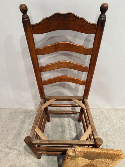 Année 1950. Série de 10 chaises en chêne,...