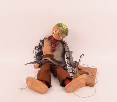 Deux Marionettes artisanales. 
Dimensions...
