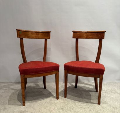 Epoque Empire. Paire de chaises en merisier....
