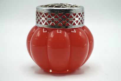 PIQUE FLEURS en verre rouge. Petit.