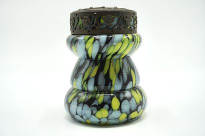 Verre de Bohême. PIQUE FLEURS 062. En verre....