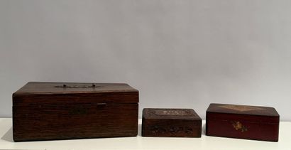 Lot de trois boîtes ou coffrets en chêne