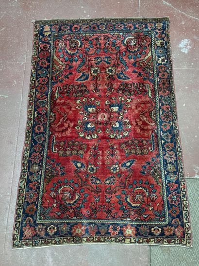 Tapis Persan Sarouk ? Motifs de fleurs.
Fait...