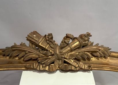 Bois doré vers 1850. Cache tentures ou cantonnière....