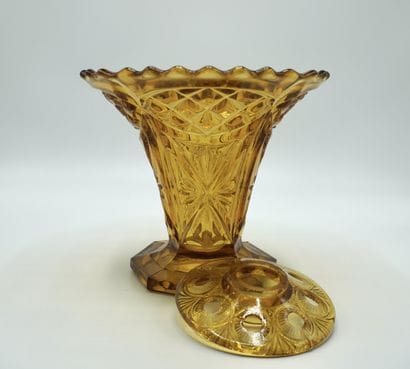 Art-déco. PIQUE FLEURS 117. Verre soufflé...