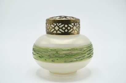 Wilhelm Kralik. PIQUE FLEURS 050. En verre...