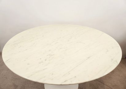 EERO SAARINEN (1910-1961). Table de salle...