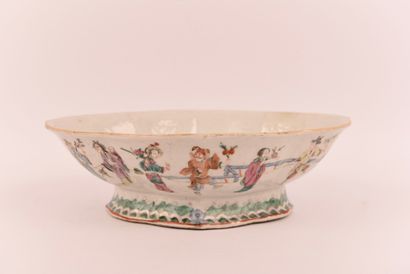 Chine XVIIe-XIXe. Bol ou coupe violonnée...