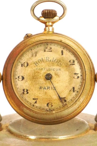 Bourgeois Parfumeur Paris. Pendulette pu...