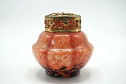 PIQUE FLEURS 048. (Petit) en verre rouge...