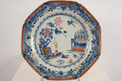 Chine XVIIIe. Assiette octogonale décors...