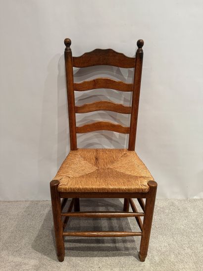 Année 1950. Série de 10 chaises en chêne,...