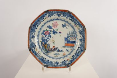Chine XVIIIe. Assiette octogonale décors...
