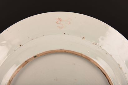 Chine XVIIIe. Assiette famille rose.
Dia...