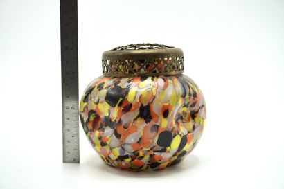 PIQUE FLEURS 059. (Petit) en verre. Le verre...