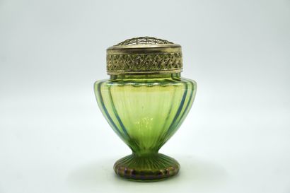 Verre de Bohême. PIQUE FLEURS 090. Art déco...