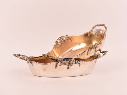 Métal argenté. Deux petites coupes art nouveau
Dimensions...