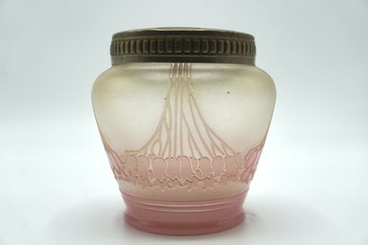 PIQUE FLEURS 115. Art Déco. Verre dégagé...