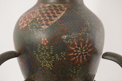 Cloisonné. Chine XVIIIe ou XVIIe. Important...