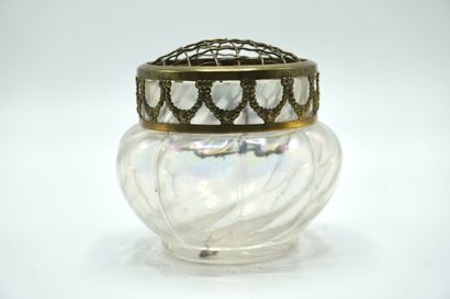 PIQUE FLEURS 093. En verre transparent irisé....