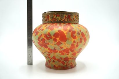 Verre de Bohême. PIQUE FLEURS 065. En verre....