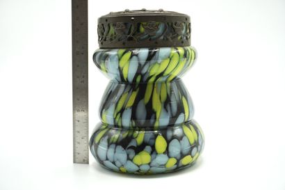 Verre de Bohême. PIQUE FLEURS 062. En verre....