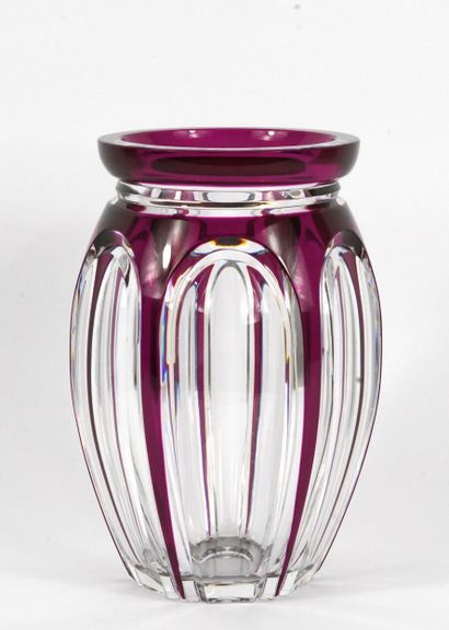 Val Saint Lambert, VSL. Vase taillé de couleur...