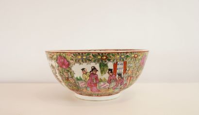 Chine fin du XIXe. Plat avec un décor de...