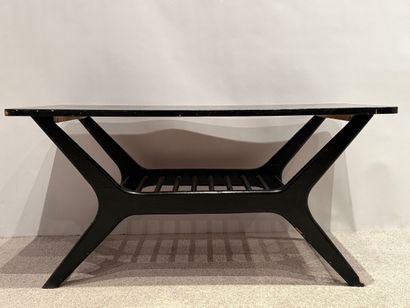 Années 1960. Table de salon ou table basse.
Probablement...