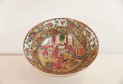 Chine fin du XIXe. Plat avec un décor de...