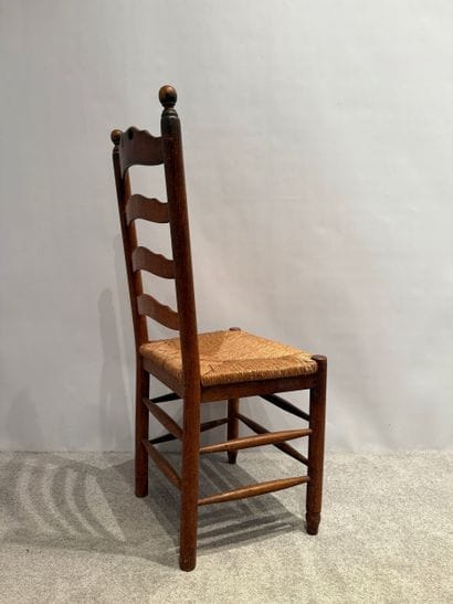 Année 1950. Série de 10 chaises en chêne,...